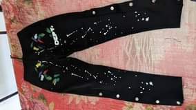 A picture of Track nyeusi bado mpya