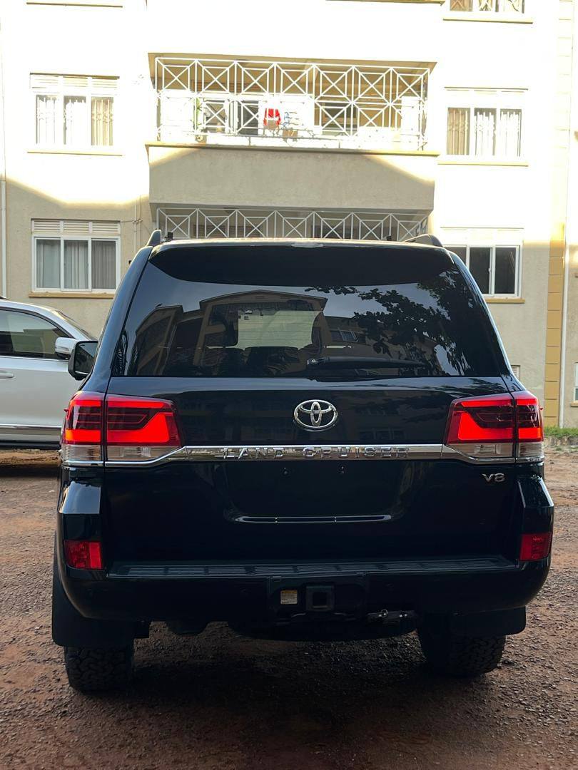 A picture of Toyota Land Cruiser 2020 UGX 320 000 000 Call or