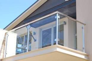 A picture of Glass and Aluminium