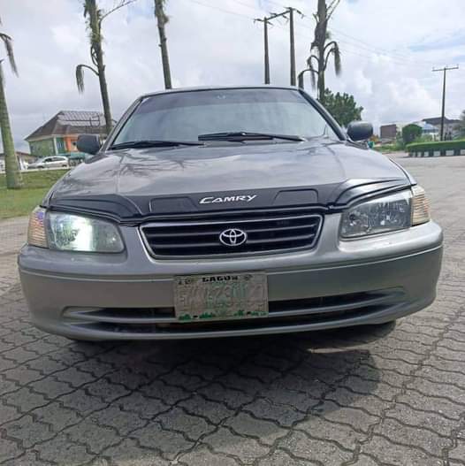 A picture of Toyota Camry aka drop light