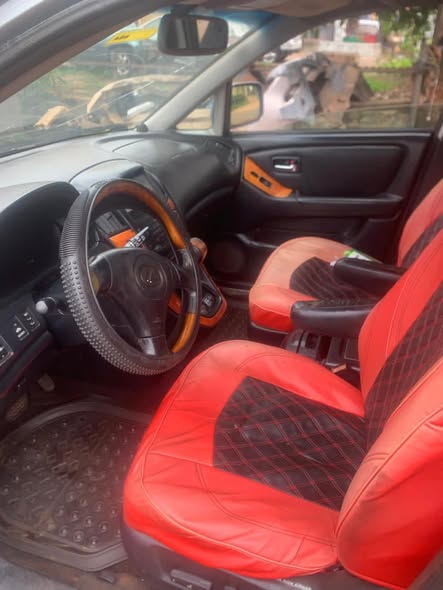 A picture of Lexus RX300