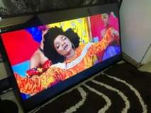 A picture of Pinetech smart 4k inch 55 imetumika 0689173466