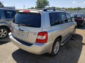 A picture of Tokunbo vehicle Toyota highlander 2005 Price 1 5Million Lagos State