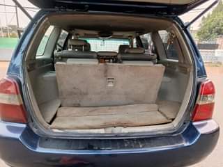 A picture of Neat 2005 Toyota Highlander v6