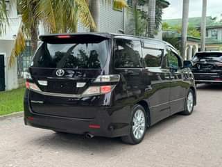 A picture of TOYOTA VELLFIRE