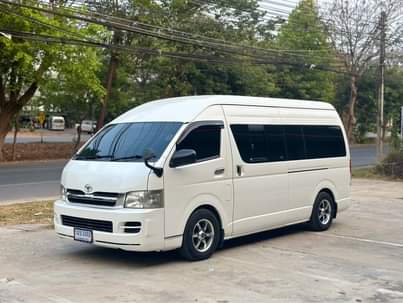 A picture of 2010 toyota commuter