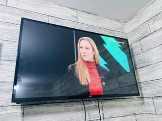A picture of boss tv inch 40