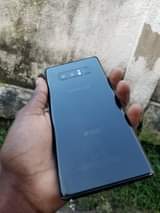 A picture of Samsung note 8