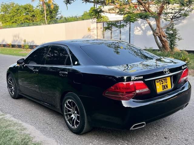 A picture of Toyota crown