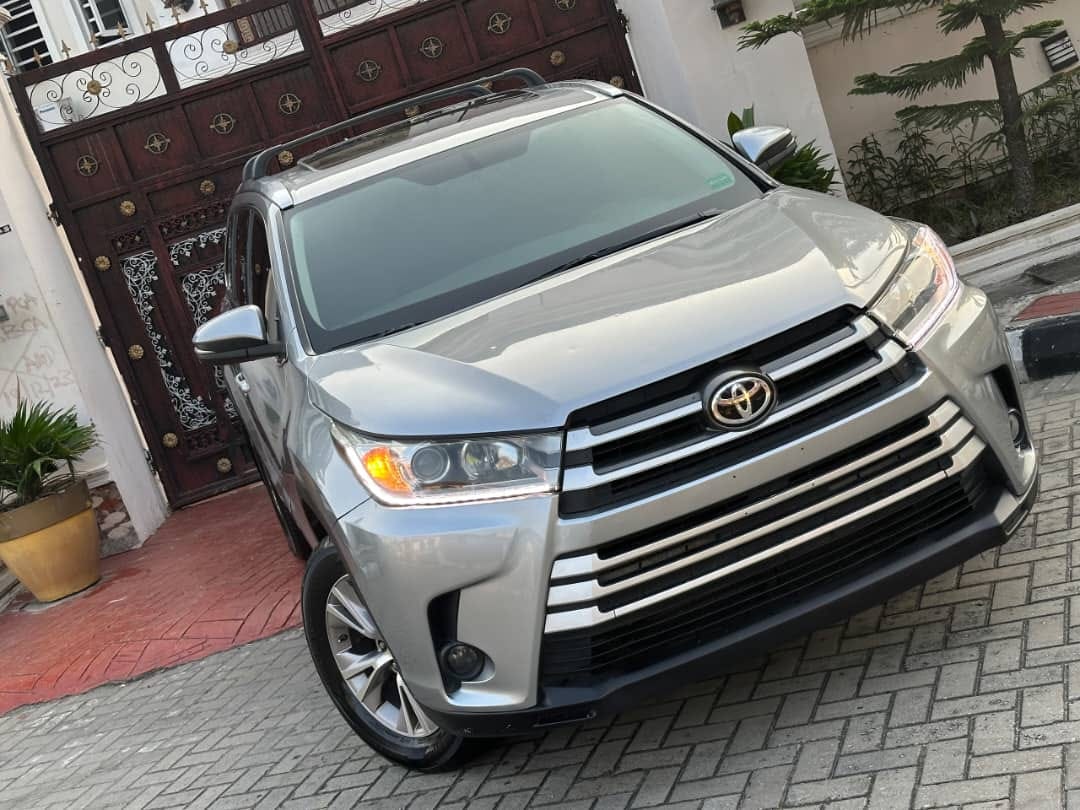 A picture of 2015 TOYOTA HIGHLANDER XLE