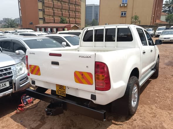 A picture of Toyota Hilux Model 2011 Manual 0787181703 0704482571 Call Whatsapp