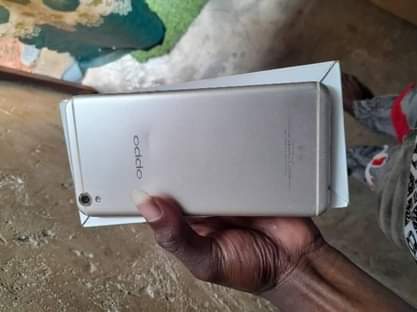 A picture of Oppo r9