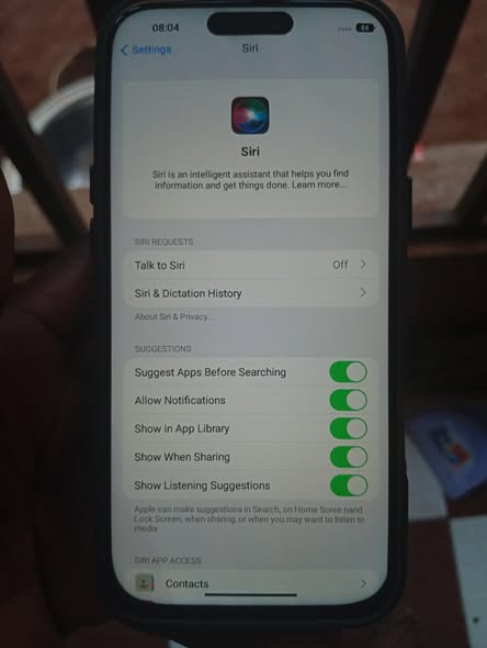 A picture of iPhone 16 pro max android version