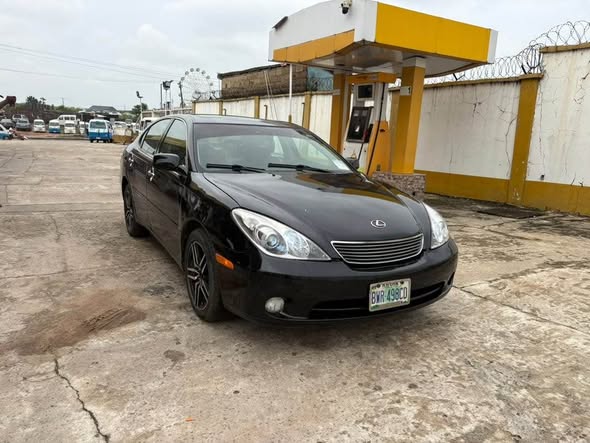 A picture of Lexus Es330