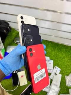 A picture of IPhone 11 128GB