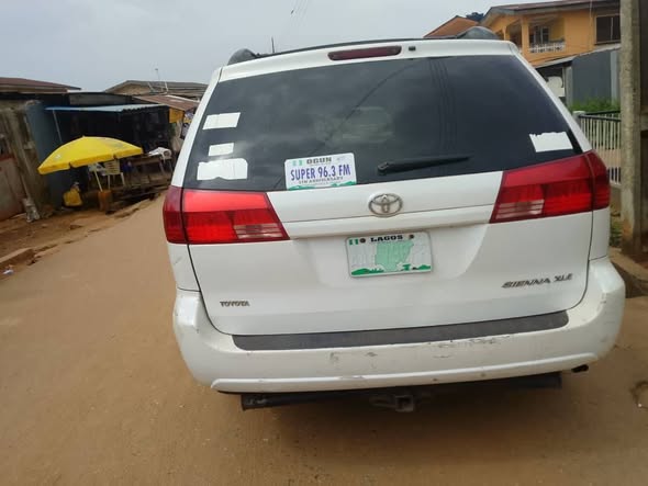 A picture of Toyota sienna for sale