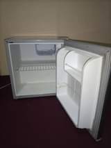 A picture of Mr UK min fridge single door inagandisha sana bei 145000