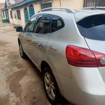 A picture of Nissan Rogue 2012