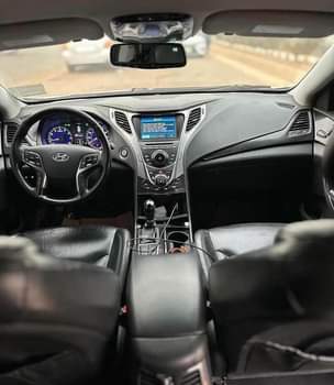 A picture of HYUNDAI AZEERA 2012 FULL OPTION
