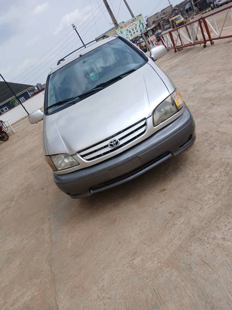 A picture of Toyota Sienna 2002 model Firstbody with CATALYST
