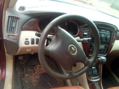 A picture of Toyota highlander 2004