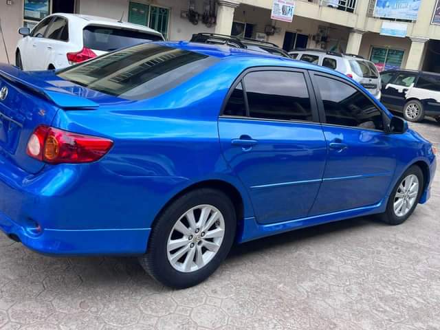 A picture of Toyota Corolla SE 2011