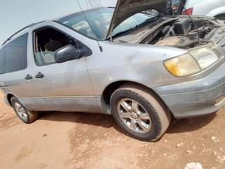 A picture of 2001 Toyota Sienna Ce