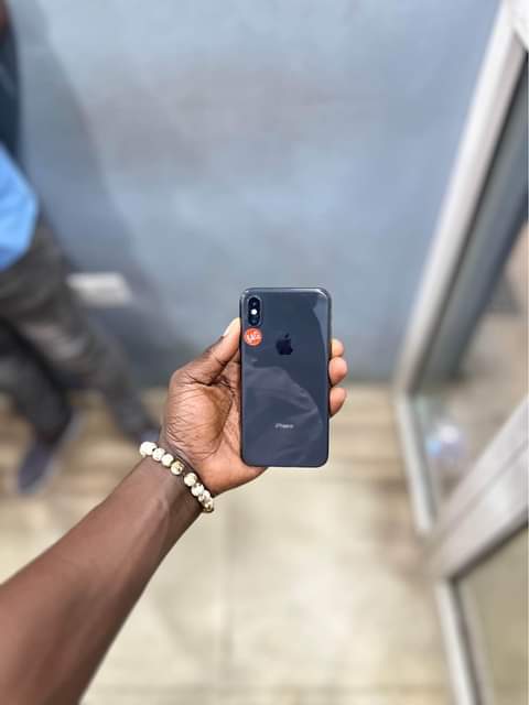 A picture of IPHONE X