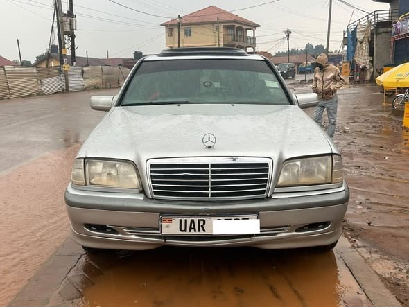 A picture of MERCEDES BENZ C 200