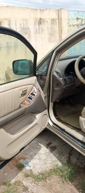 A picture of Lexus 300 For sale for sale in good condition Gear