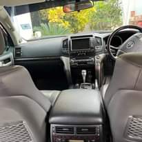 A picture of LANDCRUISER V8