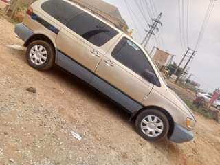 A picture of Toyota siena