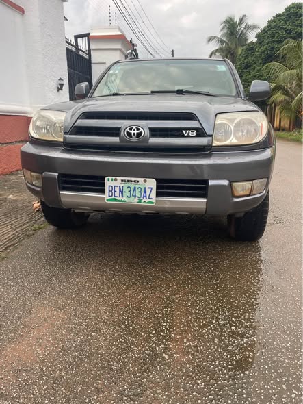 A picture of 2006 4Runner V8 engine 09150492502