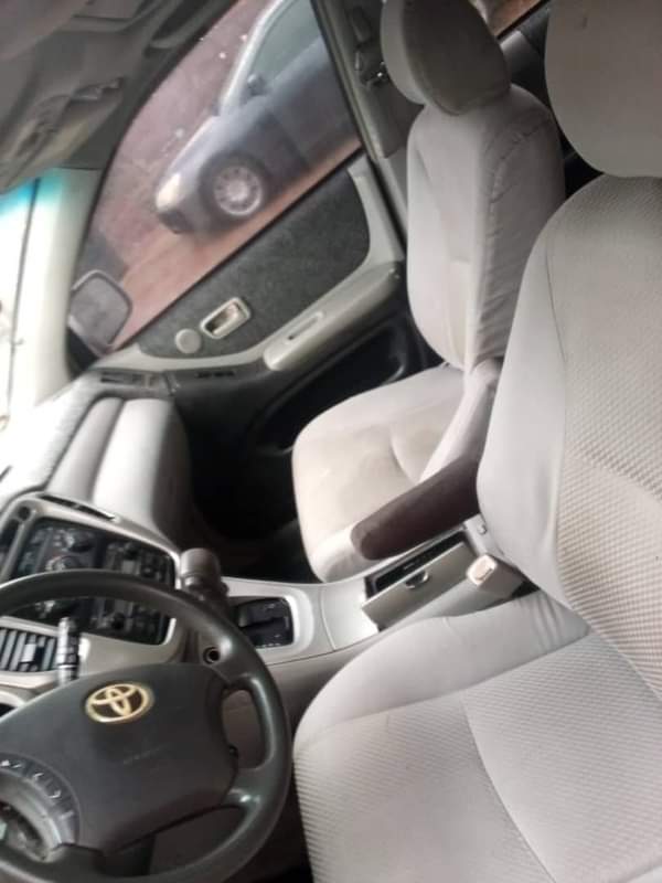 A picture of Toyota Highlander 3row Ac chilling Engine perfect Gear perfect Buy
