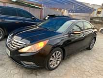 A picture of Hyundai Sonata 2013