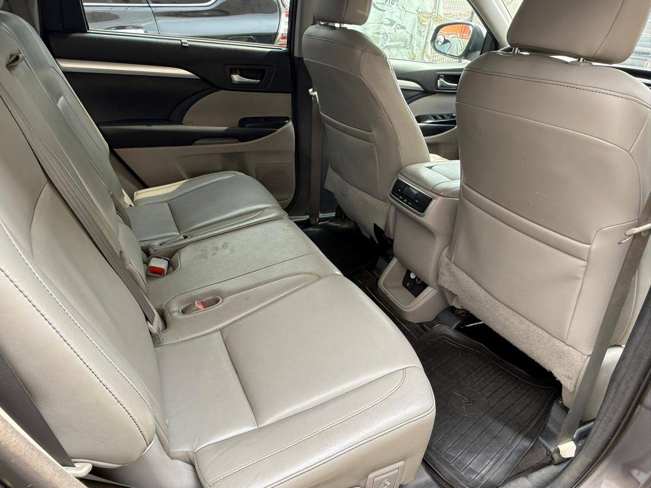 A picture of Toks Standard 2015 Highlander XLE Price 23million