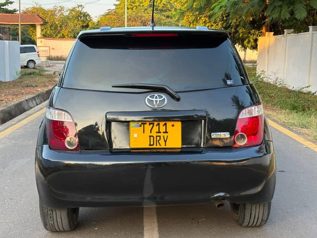 A picture of TOYOTA IST