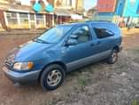 A picture of Toyota sienna 2002