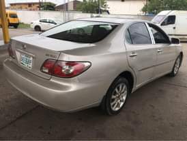 A picture of Lexus Es300
