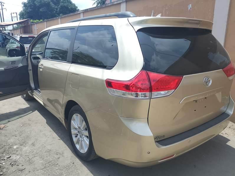 A picture of 2012 Toyota sienna tokumbo XLE Price 18m Location Amuwo odofin