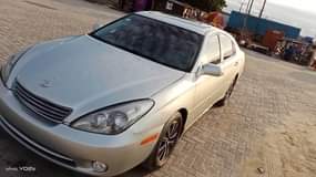 A picture of Lexus es300 sharp