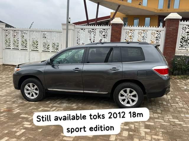 A picture of Lexus Rx330 Rx350 Es350 Toyota Camry Highlander