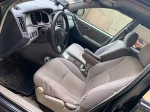 A picture of Nigerian Used Toyota highlander 2005 registered 3row fabric Cracked windshield