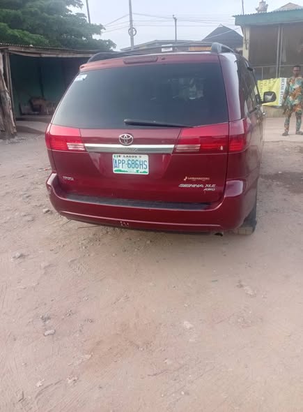 A picture of Fairly used Toyota sienna 2005 for sale