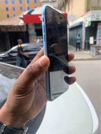 A picture of Iphone XR 64GB no face id
