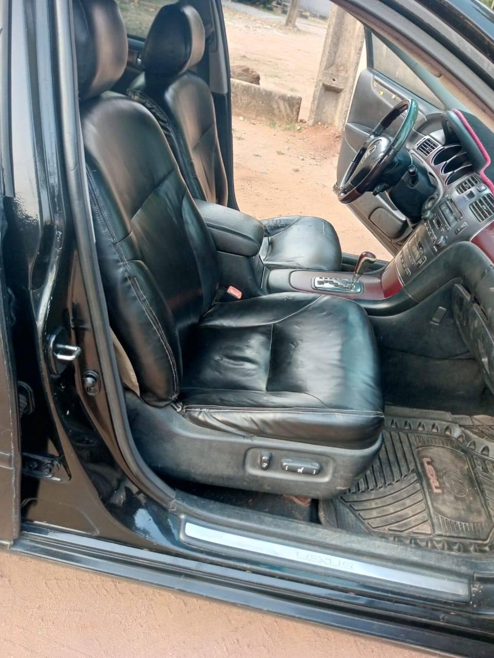 A picture of LEXUS ES300 2004