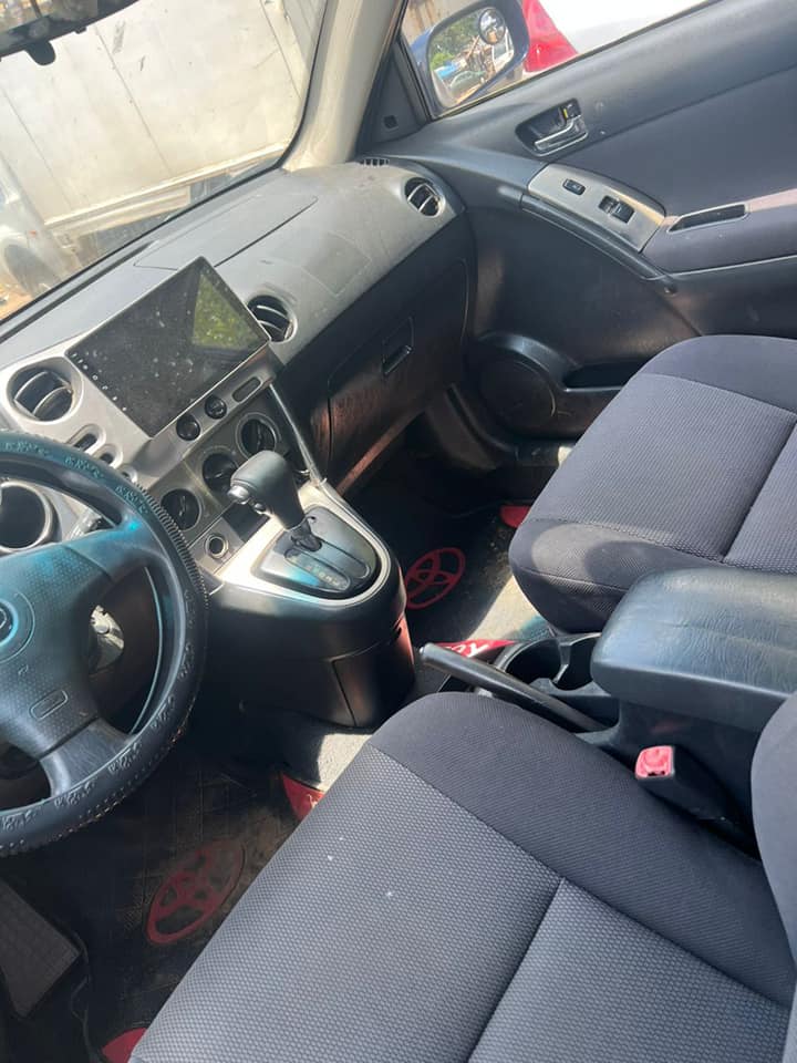 A picture of 2005 TOYOTA MATRIX