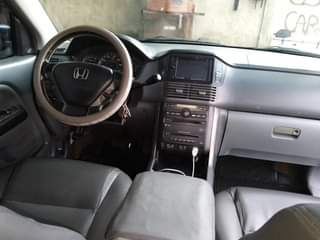 A picture of Honda pilot 2004 model