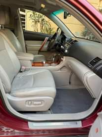 A picture of 2013 Highlander Limited Push to start power doors and boot