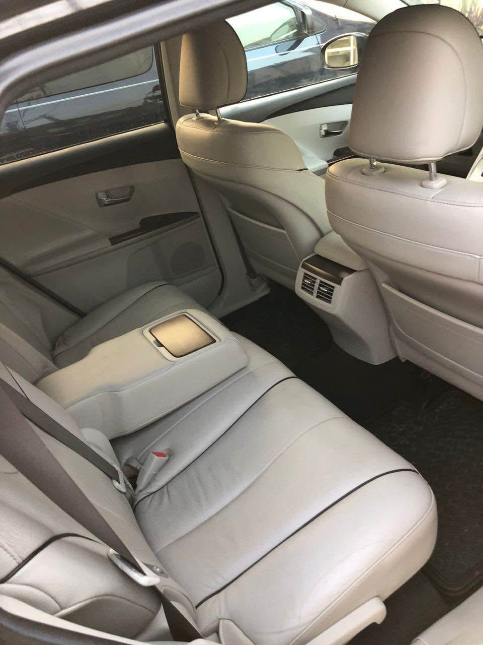 A picture of 2010 Toyota venza